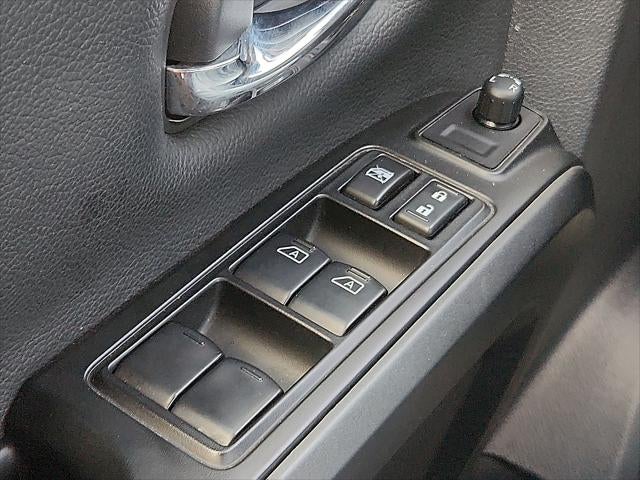 2023 Nissan Titan SV