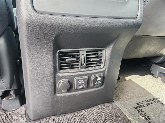 2023 Nissan Titan SV