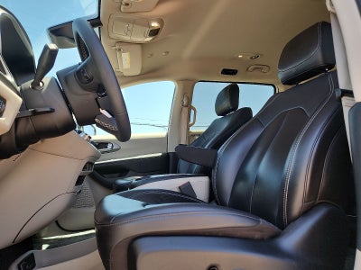2024 Chrysler Pacifica Select