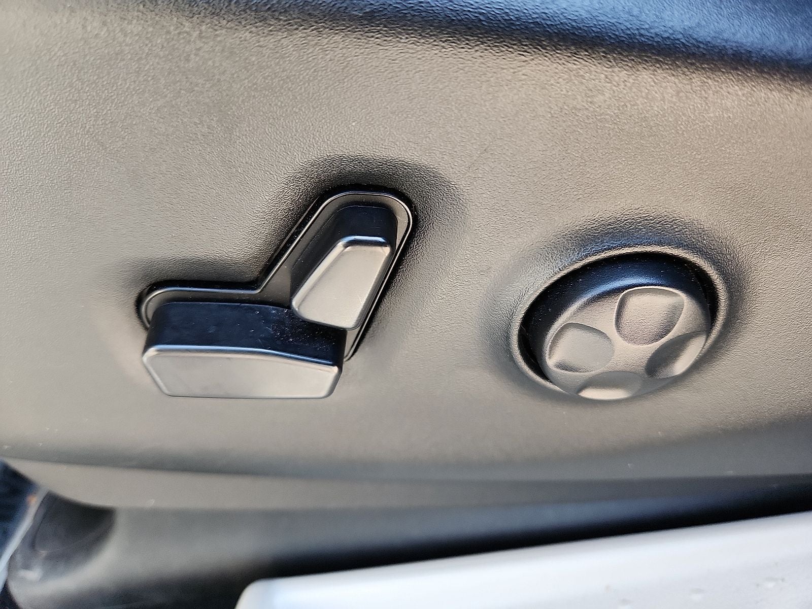 2024 Chrysler Pacifica Select